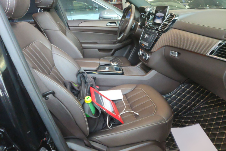 奔驰GLE 2018款 GLE 320 4MATIC 豪华型臻藏版局部细节41