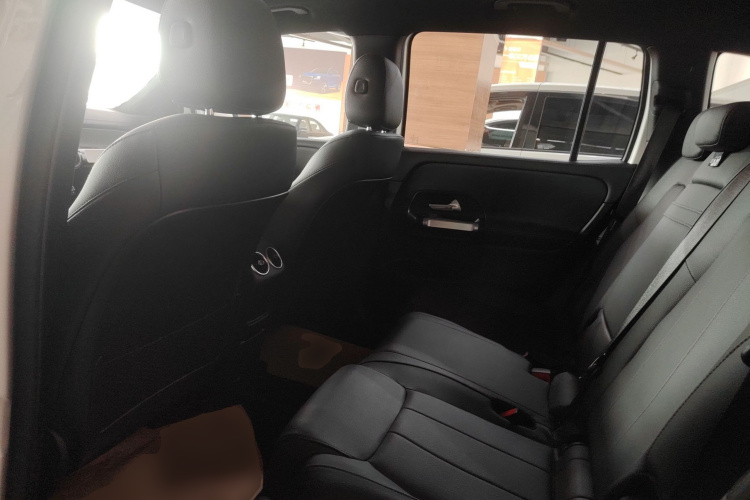 奔驰GLB 2024款 GLB 200 动感型中控内饰7004