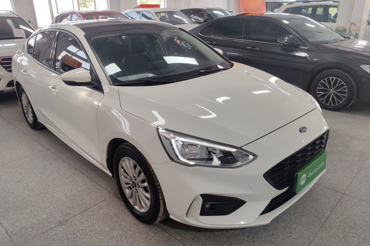 福特 福克斯 2020款 三厢 EcoBoost 180 自动锋潮型车身外观3