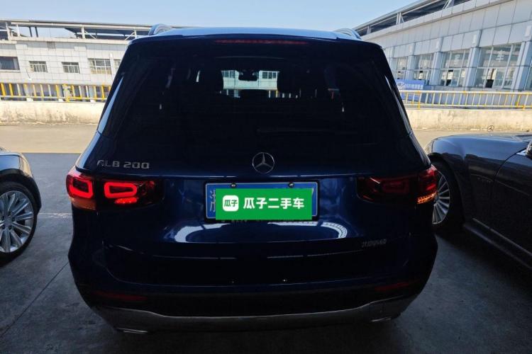 奔驰GLB 2022款 改款二 GLB 200 时尚型车身外观6