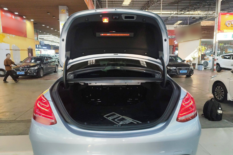 奔驰C级 2017款 C 200 运动版机舱底盘23