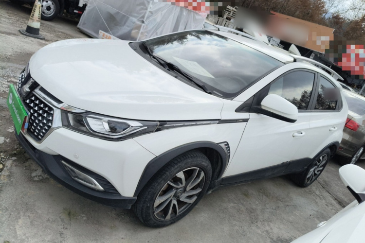 纳智捷 U5 SUV 2017款 1.6L 手动骑士版车身外观4