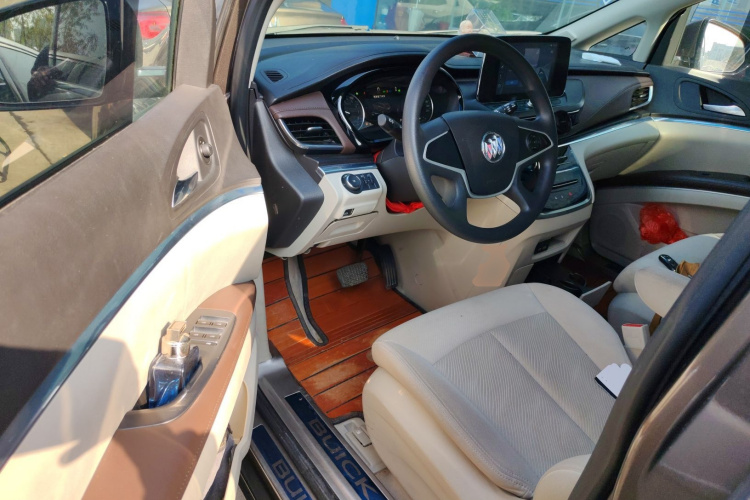 别克GL8 2021款 陆上公务舱 652T 舒适型中控内饰20