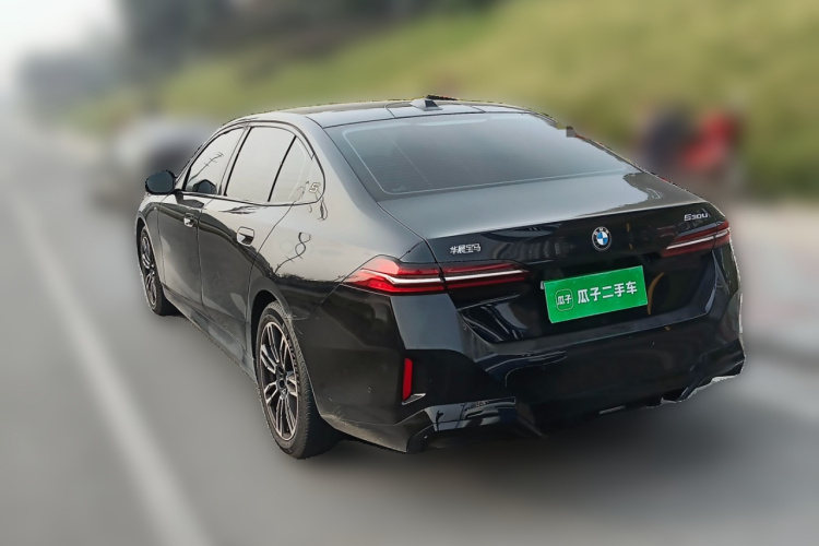 宝马5系 2024款 530Li 领先型 M运动套装车身外观6003