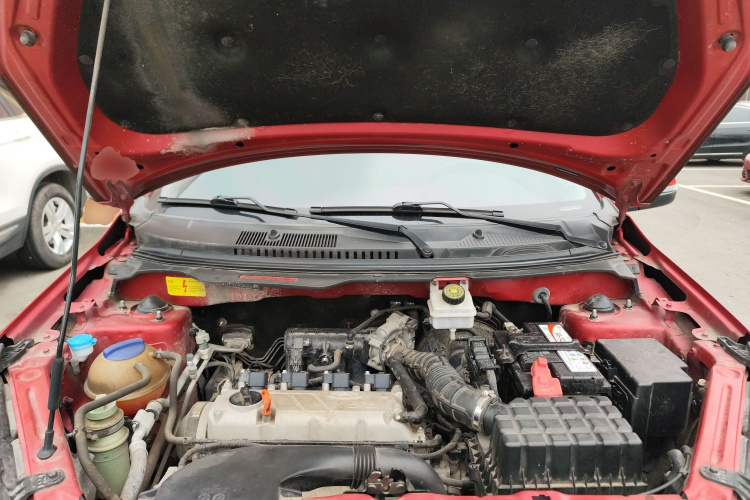 奇瑞 瑞虎3X 2018款 1.5L 手动精英版机舱底盘24