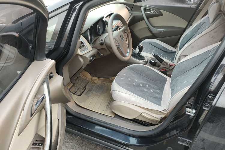 别克 英朗 2013款 GT 1.6L 手动进取版中控内饰20