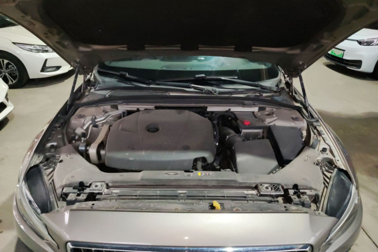 沃尔沃S60 2020款 T4 智逸豪华版机舱底盘24