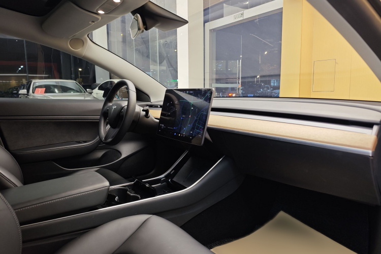 特斯拉 Model 3 2020款 标准续航后驱升级版中控内饰7014