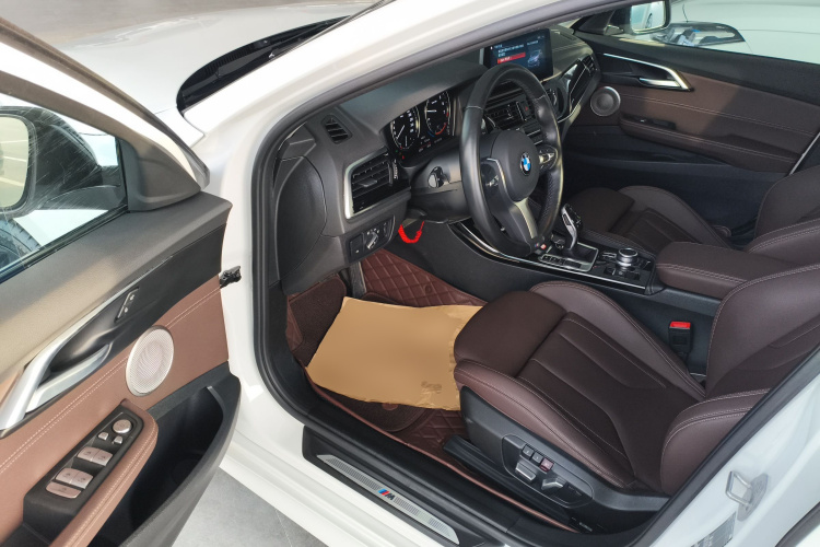 宝马1系 2021款 改款 125i M运动曜夜版中控内饰20