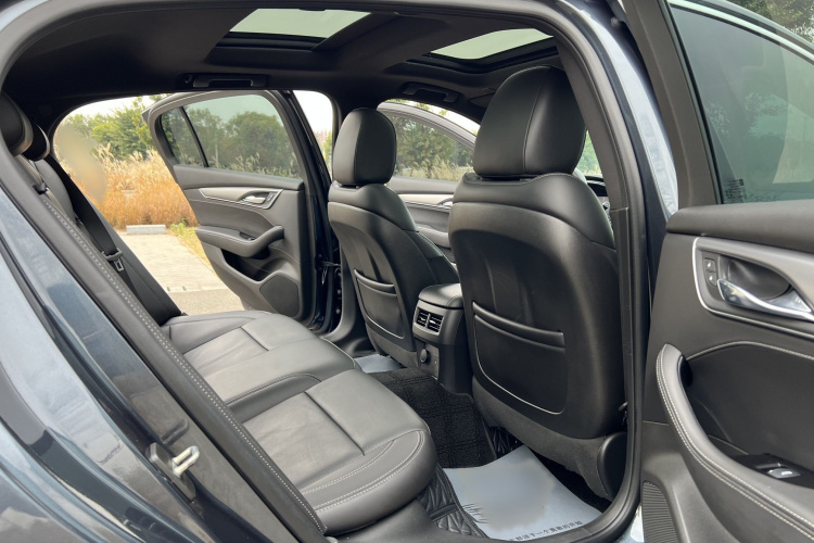 凯迪拉克CT5 2022款 28T 豪华型（标准版）中控内饰7004