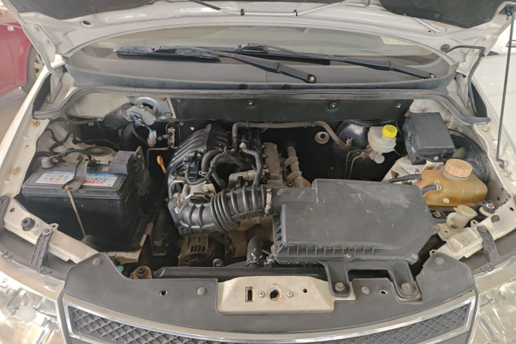 五菱汽车 五菱宏光 2014款 1.2L S舒适型国IV机舱底盘24