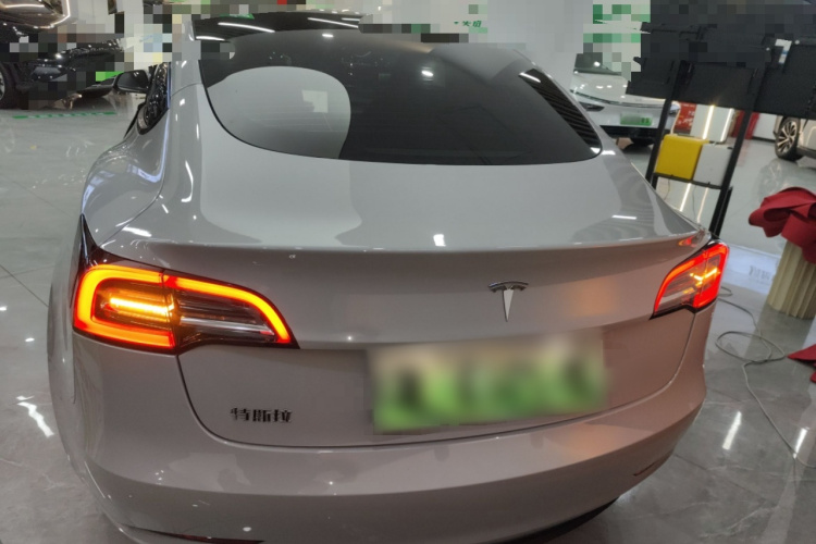 特斯拉 Model 3 2022款 后轮驱动版车身外观6
