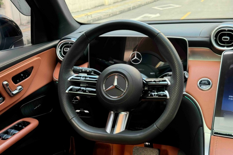 奔驰GLC 2023款 改款 GLC 260 L 4MATIC 豪华型 5座中控内饰7002