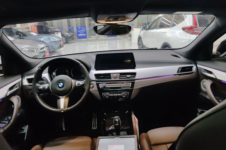 宝马X2 2021款 改款 sDrive25i 曜夜版中控内饰12