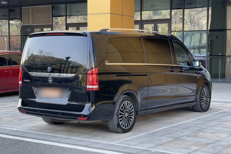 奔驰V级 2018款 V 260 L 尊贵加长版 国VI车身外观6001