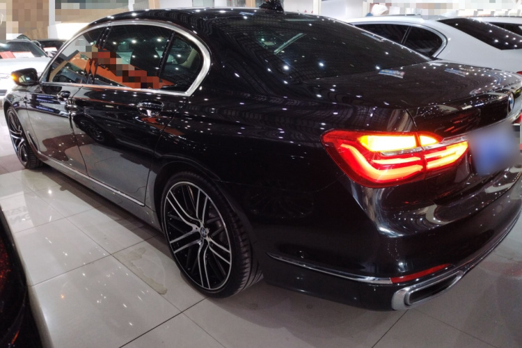 宝马7系 2018款 730Li 领先型 卓越套装车身外观4