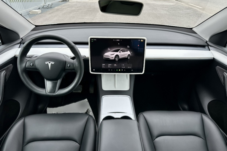 特斯拉 Model Y 2022款 改款 后轮驱动版中控内饰7001
