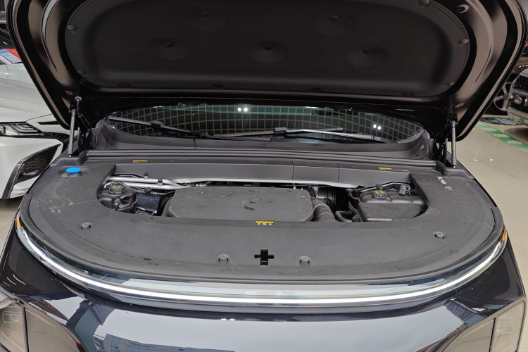 理想汽车 理想L6 2025款 Pro 智能焕新版机舱底盘24