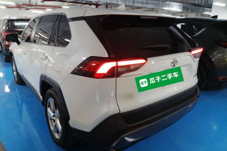丰田 RAV4荣放 2020款 2.0L CVT两驱风尚PLUS版车身外观4