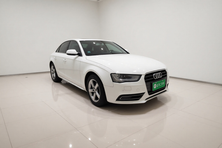 奥迪A4L 2013款 35 TFSI 自动标准型车身外观3