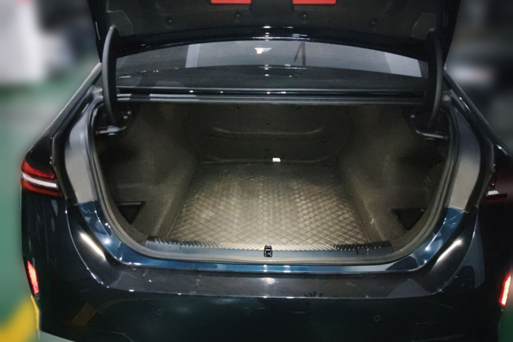 宝马5系 2025款 530Li 领先型 M运动套装中控内饰23