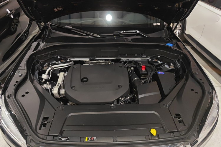 沃尔沃XC90 2022款 B6 智逸豪华版 7座机舱底盘24