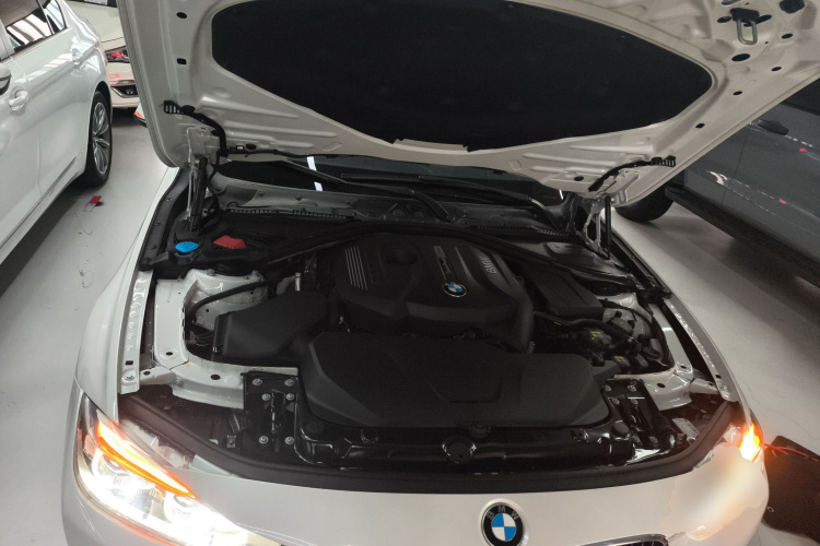 宝马3系 2017款 320Li 时尚型机舱底盘24