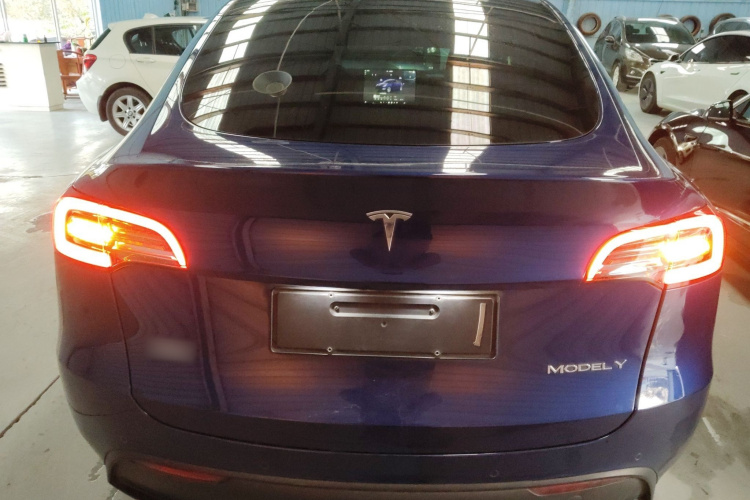 特斯拉 Model Y 2022款 改款 后轮驱动版车身外观6