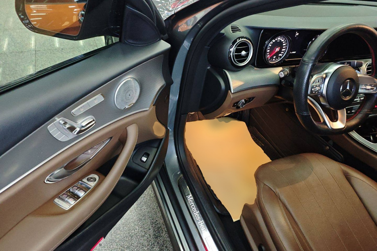 奔驰E级(进口) 2019款 E 200 运动型 4MATIC中控内饰7003