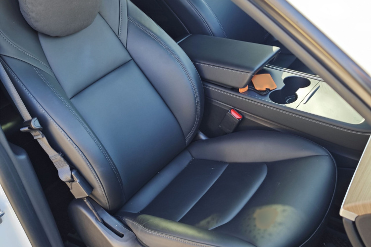 特斯拉 Model Y 2022款 改款 长续航全轮驱动版中控内饰7001