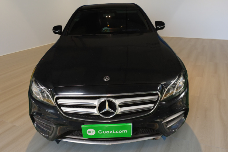 奔驰E级 2019款 E 300 L 运动豪华型车身外观2