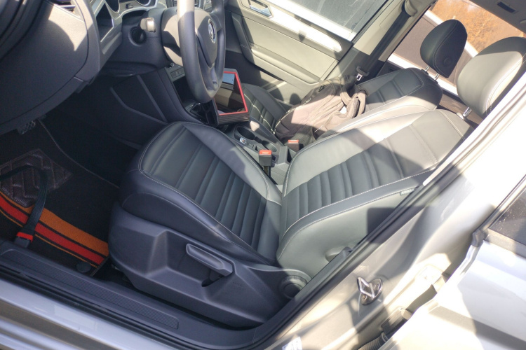 大众 2018款 途安L 280TSI DSG风尚版 7座 国VI中控内饰19