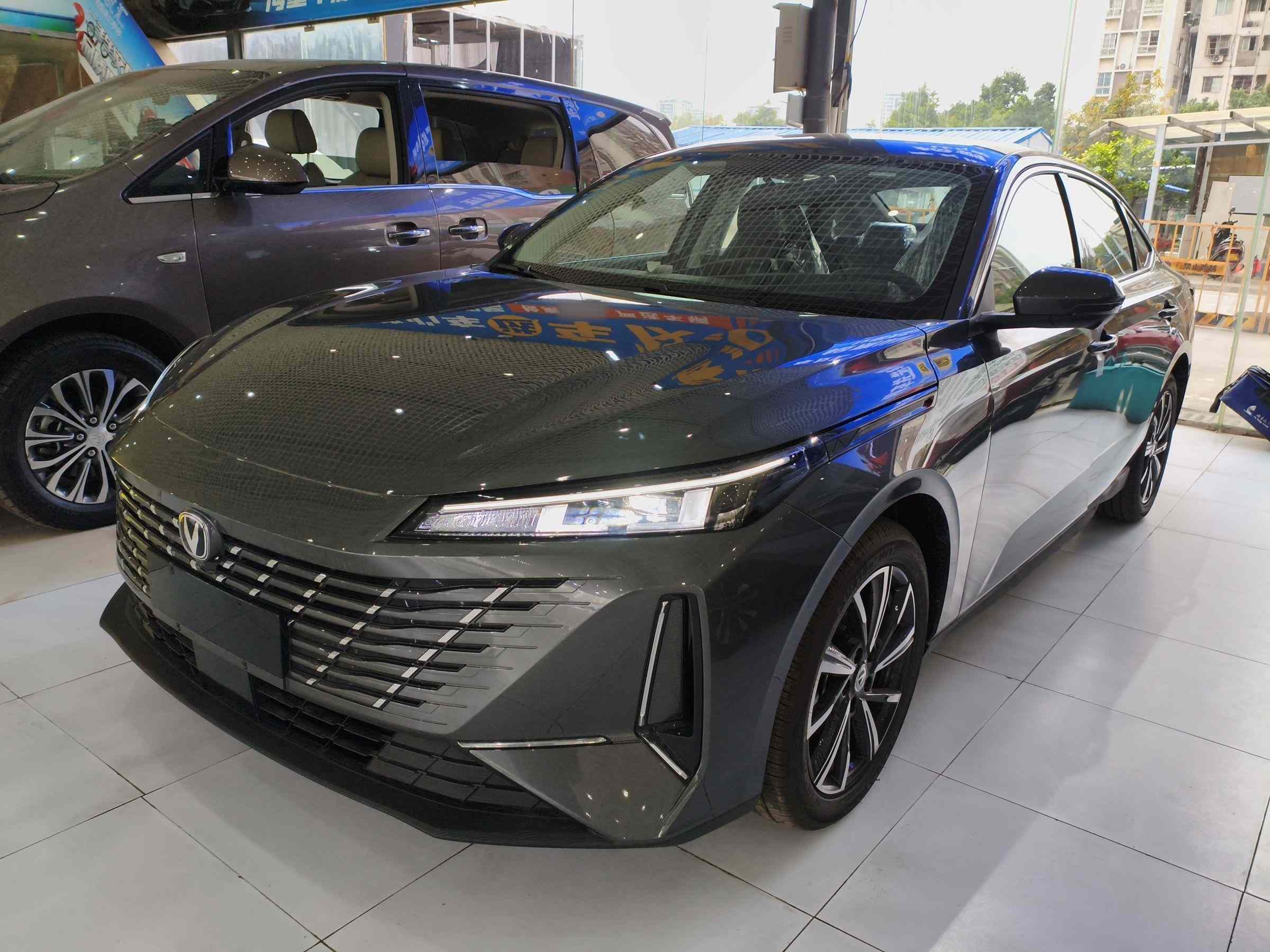 长安 逸动 2025款 蓝鲸 1.5T 500Bar尊贵型(2)