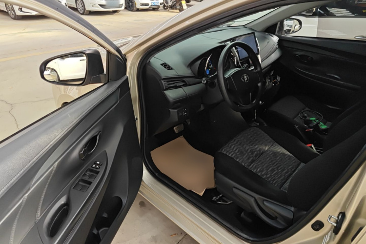 丰田 威驰FS 2017款 1.5L CVT锋驰版中控内饰20