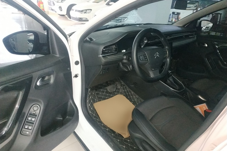 雪铁龙C3-XR 2021款 190THP DCT致尚版中控内饰20