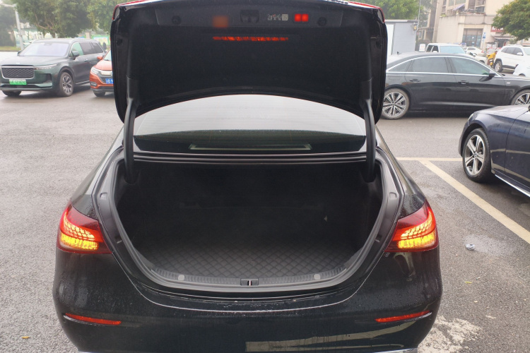 奔驰E级 2023款 改款 E 300 L 时尚型局部细节23