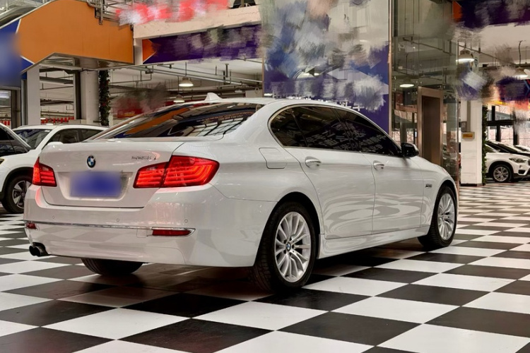 宝马5系 2014款 525Li 豪华设计套装车身外观6005