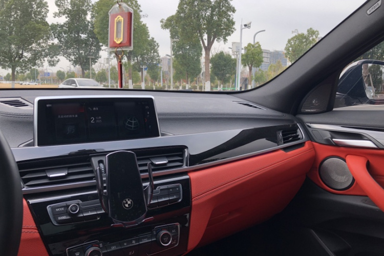 宝马X2 2020款 sDrive25i 领先型M运动套装局部细节16