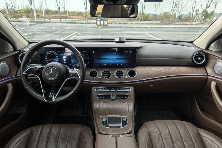 奔驰E级 2021款 E 300 L 尊贵型中控内饰7001