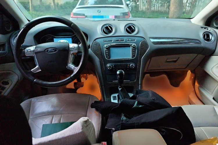 福特 蒙迪欧-致胜 2011款 2.0L GTDi200时尚型中控内饰12