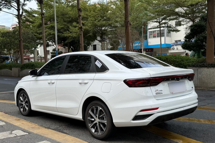 吉利汽车 帝豪 2023款 第4代冠军版 1.5L CVT尊贵型车身外观6004