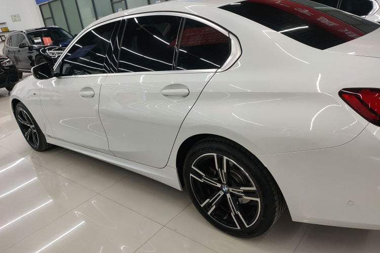 宝马3系 2024款 325i M运动套装车身外观4