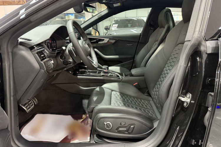 奥迪RS 5 2023款  RS 5 2.9T Sportback 暗金版局部细节41