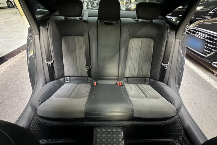 奥迪A6L 2019款 45 TFSI quattro 尊享动感型中控内饰7001