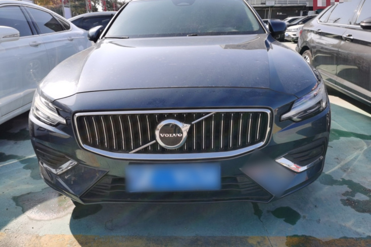 沃尔沃S60 2023款 B4 智逸豪华版车身外观2