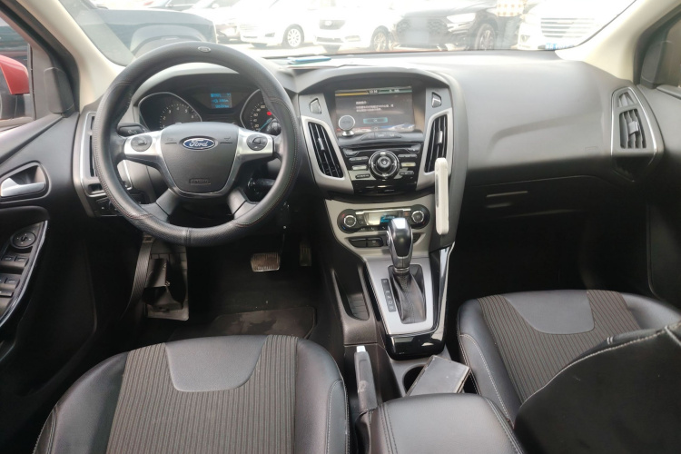 福特 福克斯 2012款 三厢 1.6L 自动风尚型中控内饰12