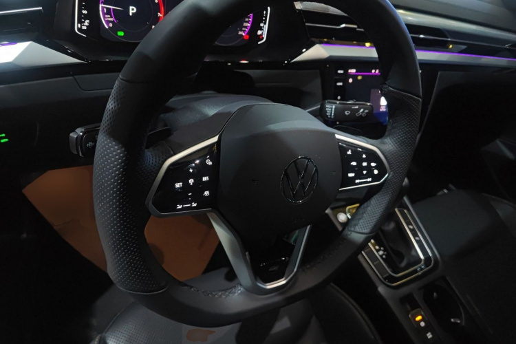 一汽-大众CC 2025款 380TSI 夺目 众享款中控内饰13