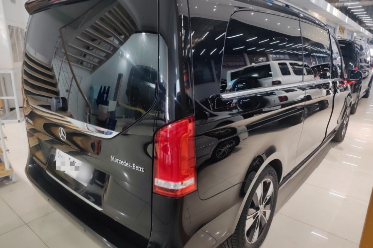 奔驰V级 2022款 V 260 L 长轴距尊贵版车身外观7