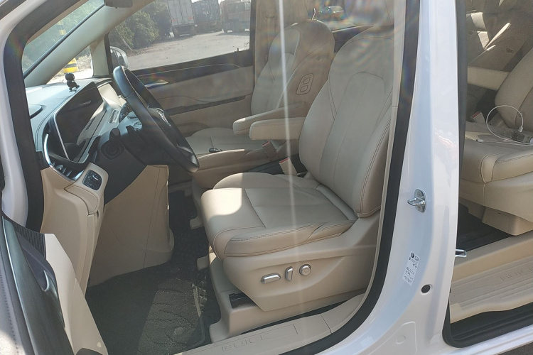 别克GL8 2023款 ES陆尊 尊享型中控内饰19