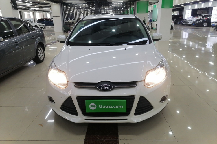 福特 福克斯 2012款 三厢 1.6L 自动风尚型车身外观2